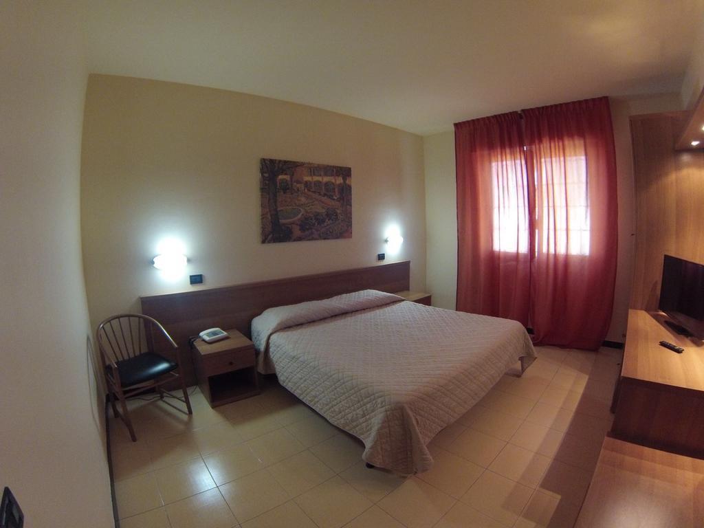 Hotel Italia אוקיובלו מראה חיצוני תמונה