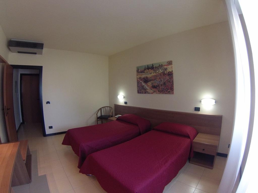 Hotel Italia אוקיובלו מראה חיצוני תמונה