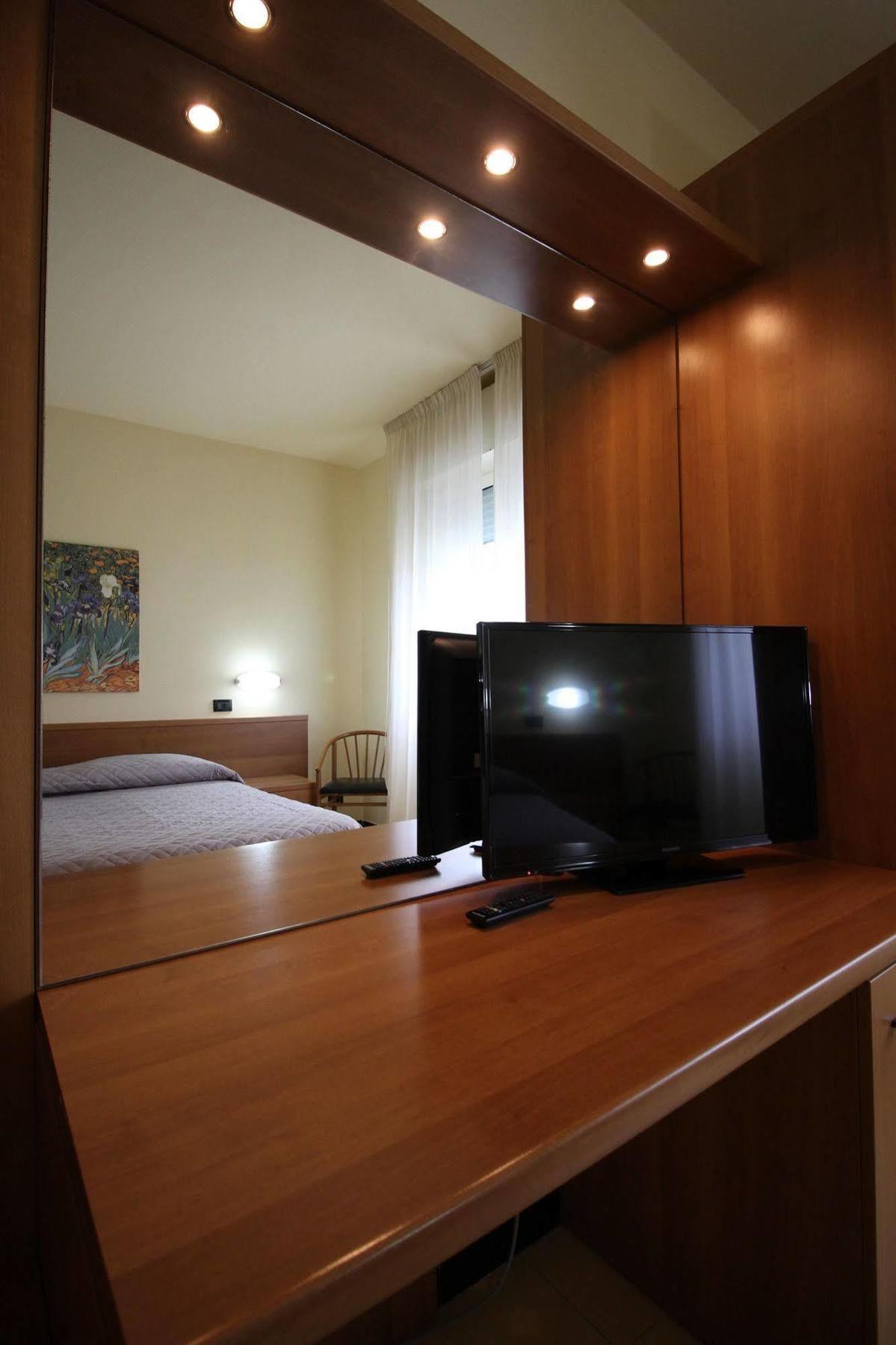 Hotel Italia אוקיובלו מראה חיצוני תמונה