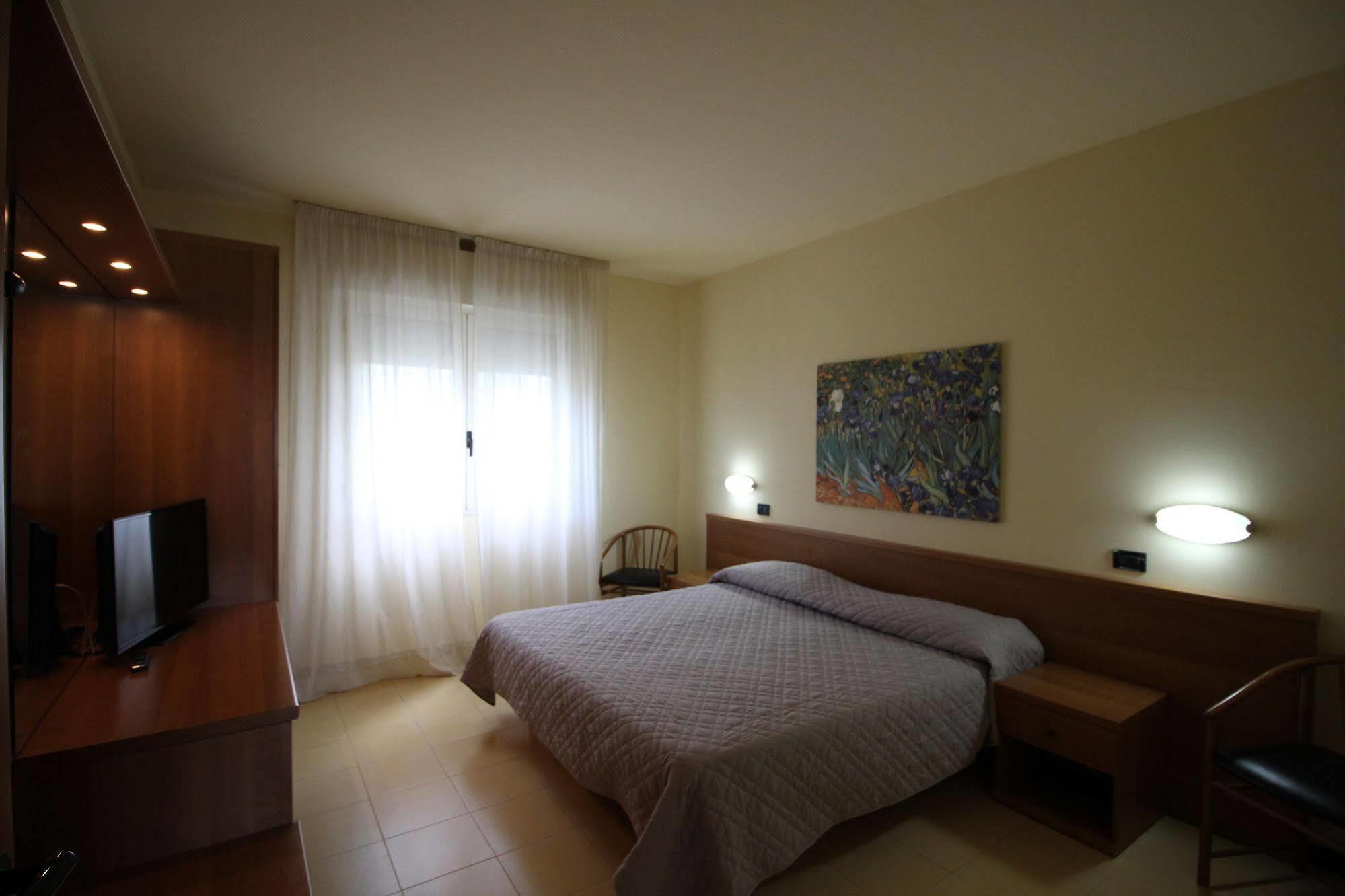 Hotel Italia אוקיובלו מראה חיצוני תמונה