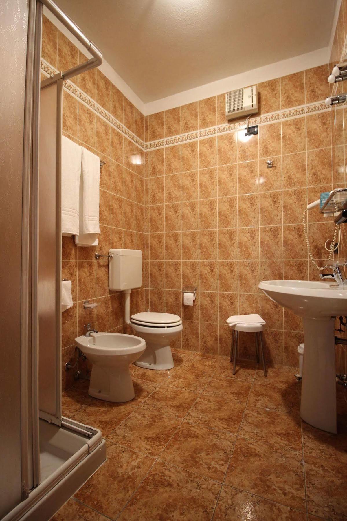 Hotel Italia אוקיובלו מראה חיצוני תמונה