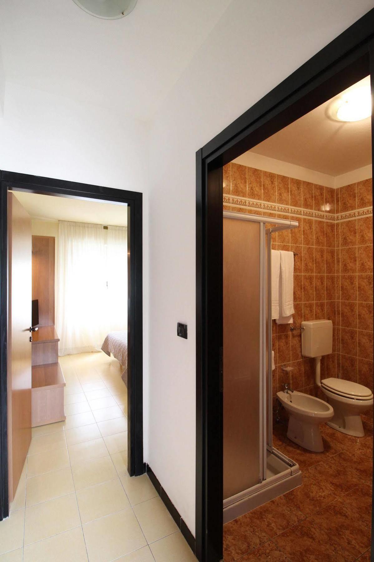 Hotel Italia אוקיובלו מראה חיצוני תמונה